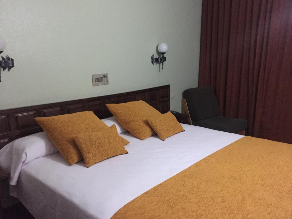 Hotel Folch サン・フリア・デ・ロリア エクステリア 写真