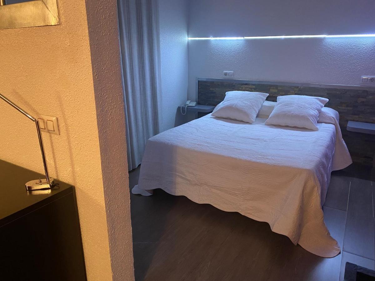 Hotel Folch サン・フリア・デ・ロリア エクステリア 写真