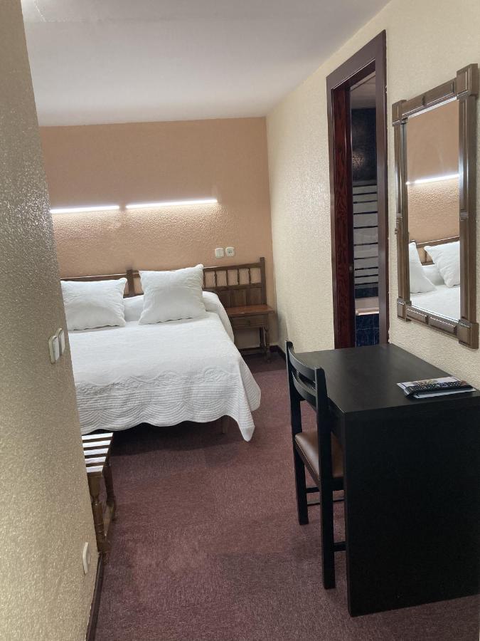 Hotel Folch サン・フリア・デ・ロリア エクステリア 写真