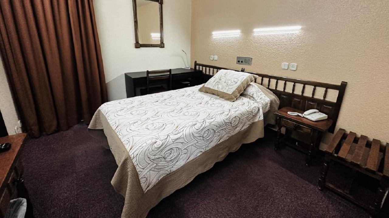 Hotel Folch サン・フリア・デ・ロリア エクステリア 写真