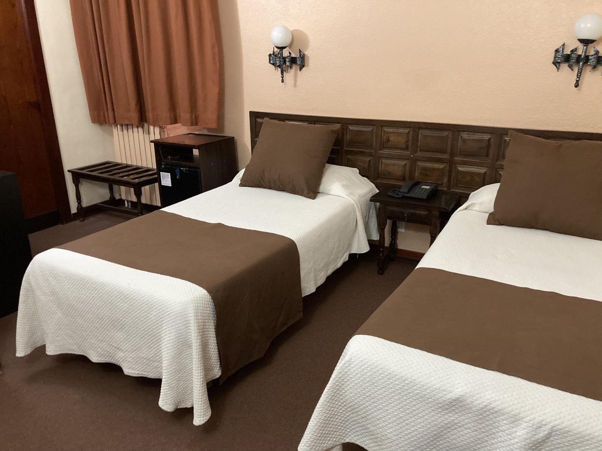 Hotel Folch サン・フリア・デ・ロリア エクステリア 写真