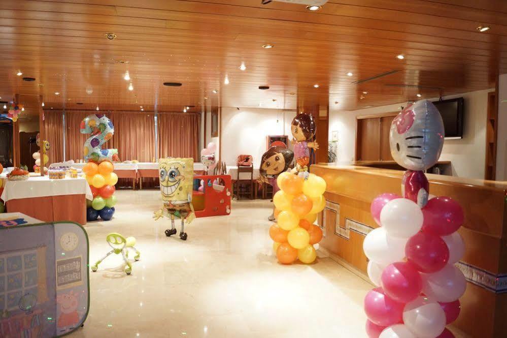 Hotel Folch サン・フリア・デ・ロリア エクステリア 写真