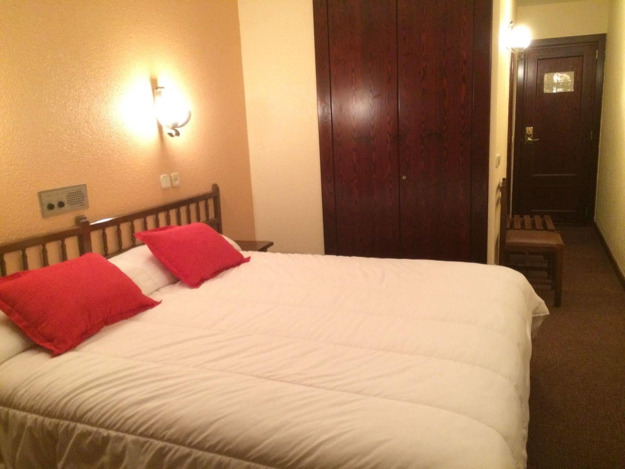 Hotel Folch サン・フリア・デ・ロリア エクステリア 写真