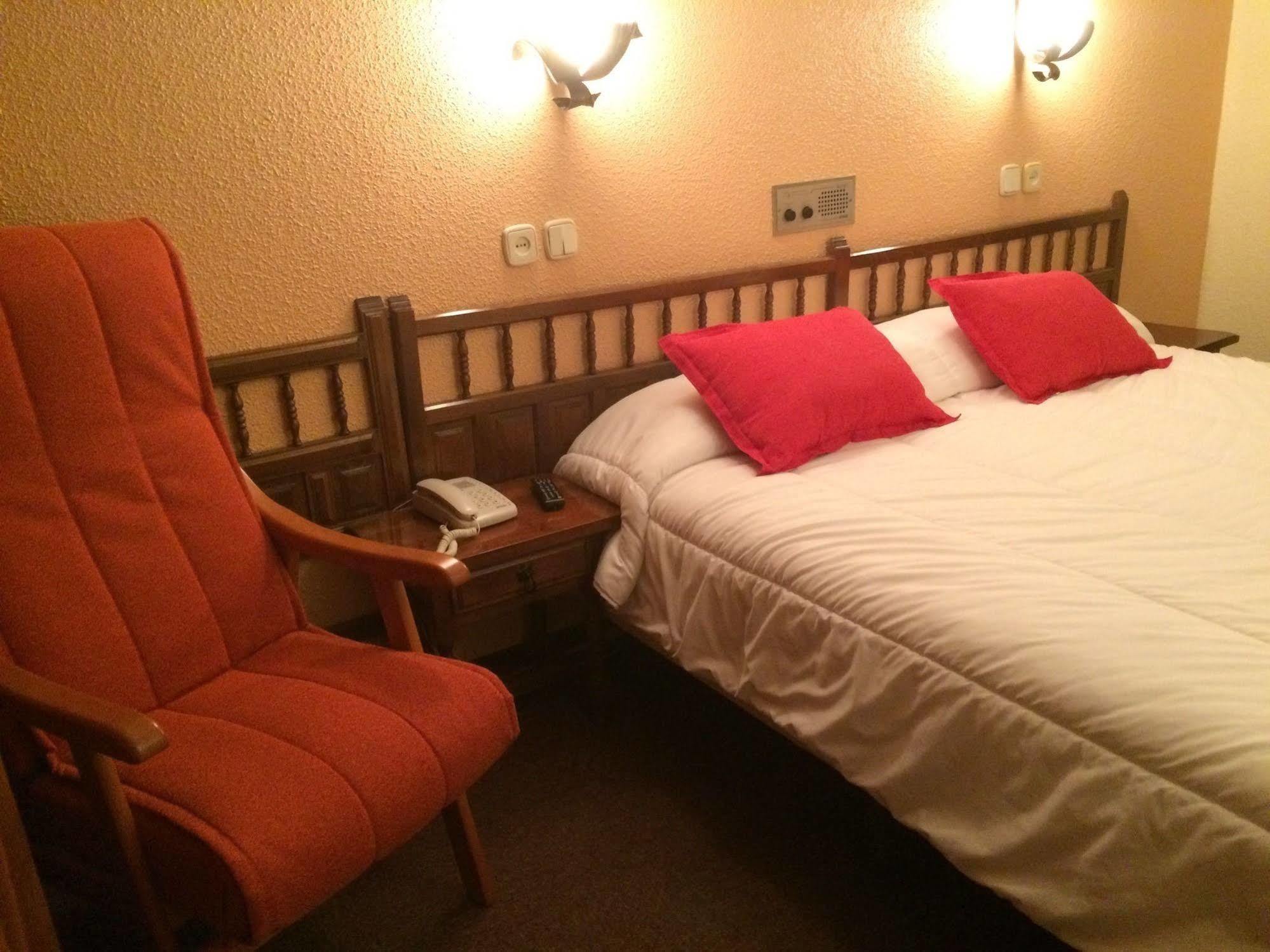 Hotel Folch サン・フリア・デ・ロリア エクステリア 写真