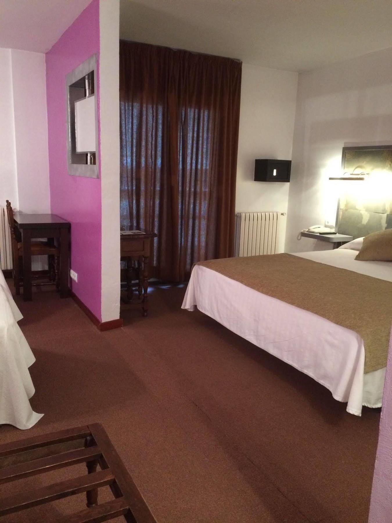 Hotel Folch サン・フリア・デ・ロリア エクステリア 写真